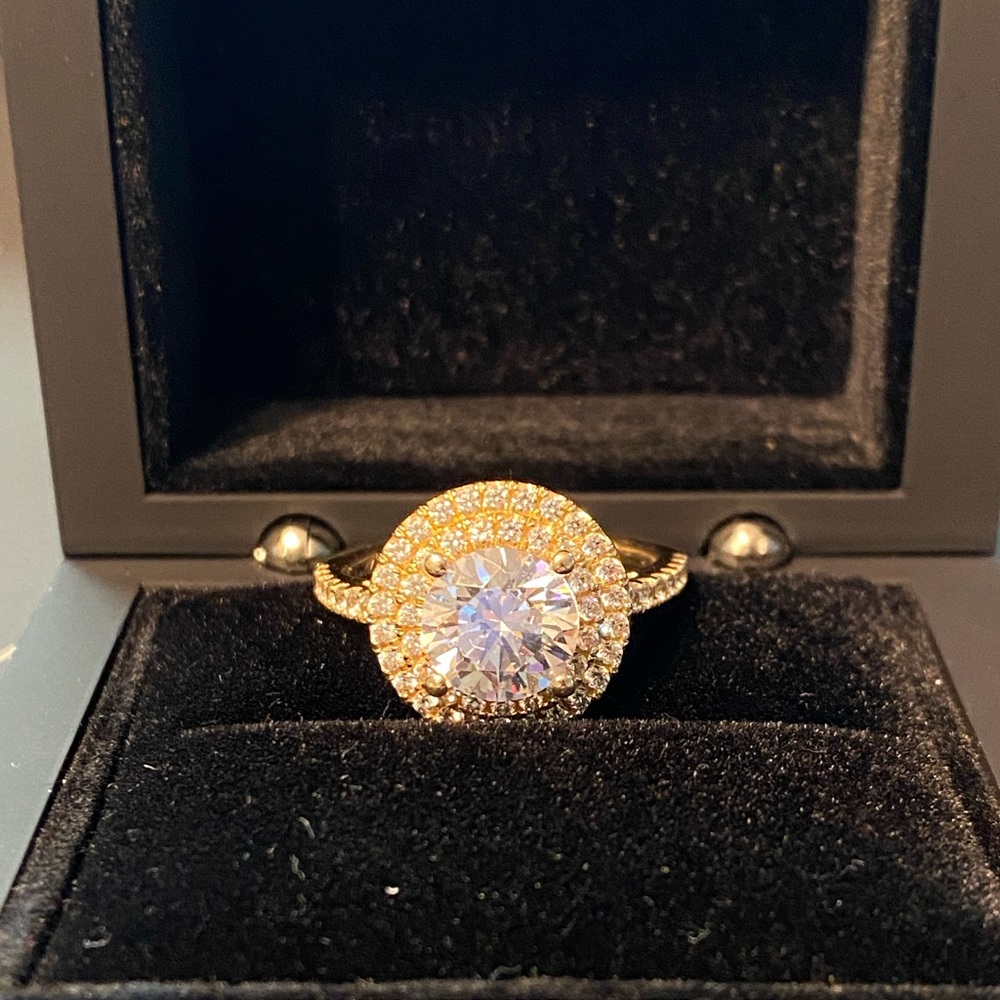 Diamond Nexus Dubai Round Cut Ring - 2.04 ct center 2.58 tcw 14K Yellow Gold